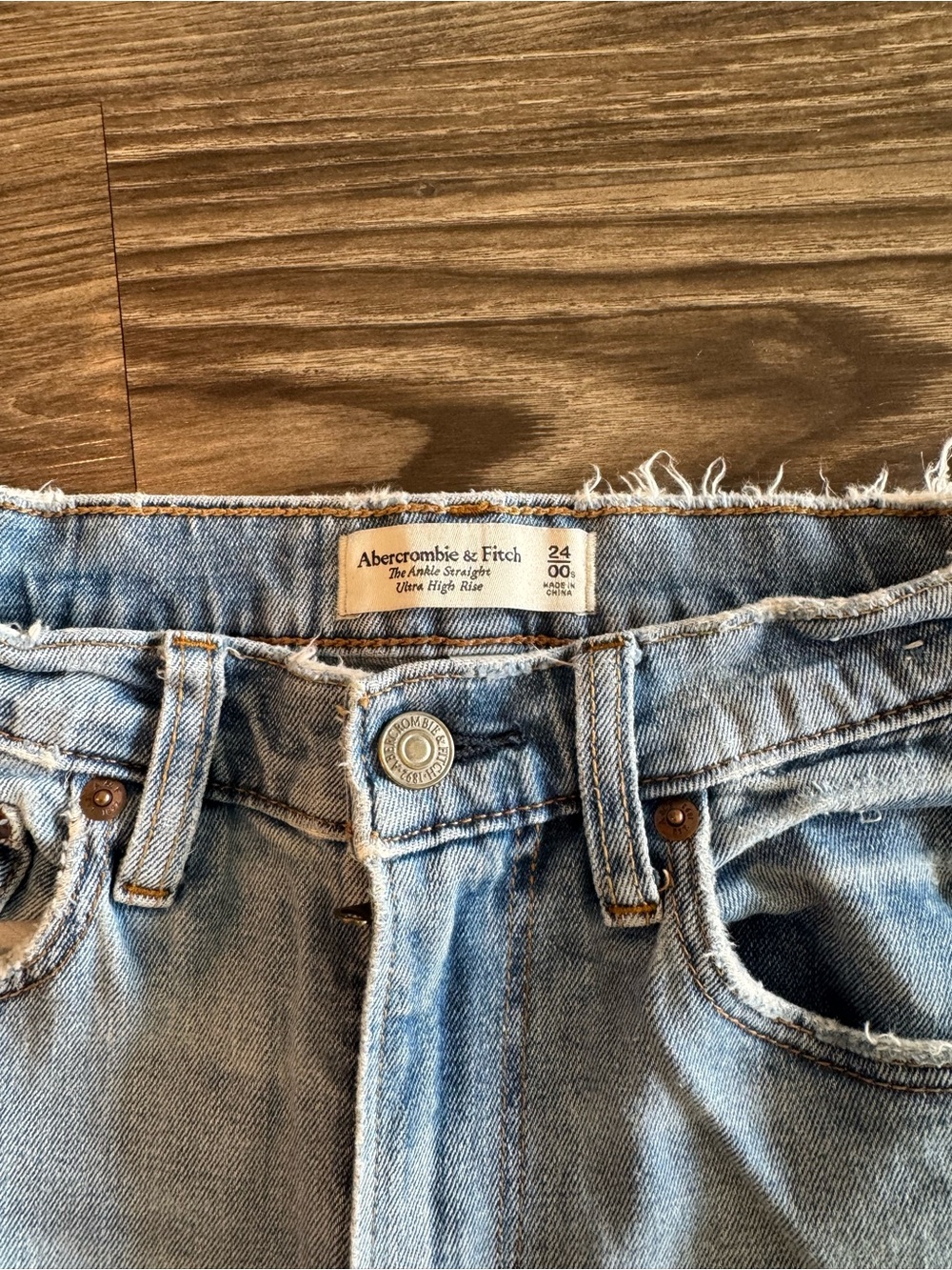 Abercrombie & Fitch Light Wash High-Rise Women’s Jeans